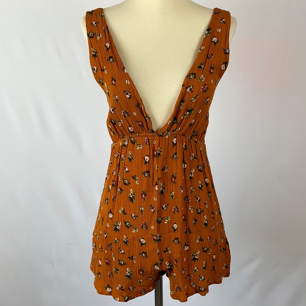 Rare Audrey 3+1 Orange Floral Romper - Size Small